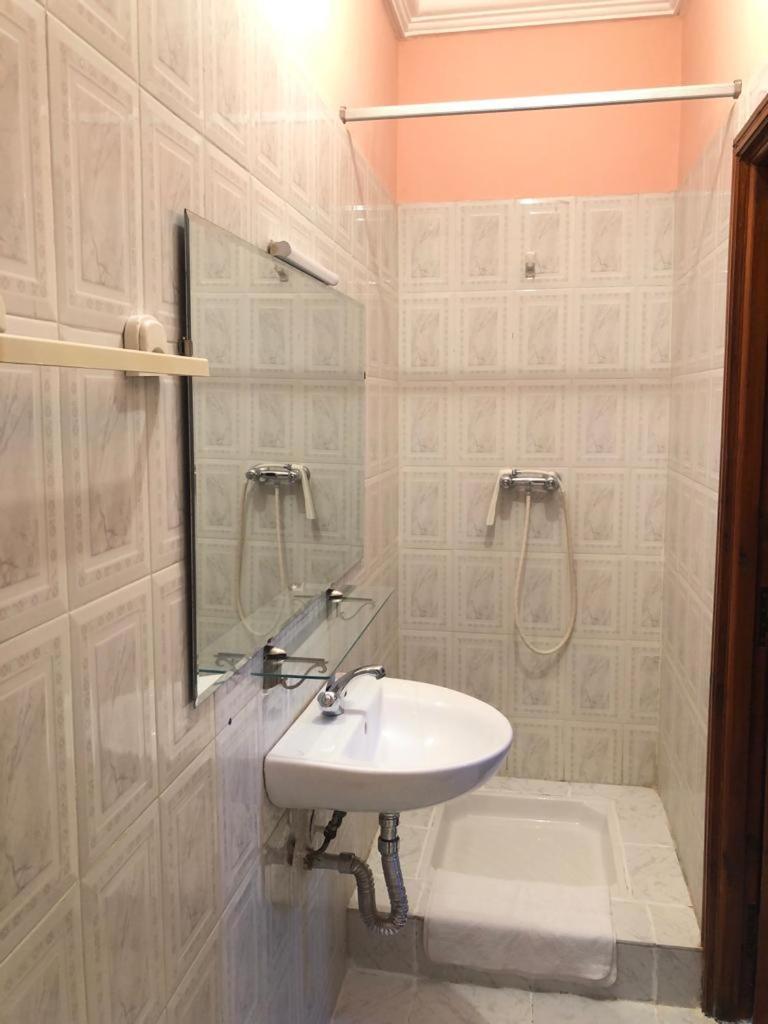 Riad Ramona Lqariya Seyaheya مراكش الغرفة الصورة